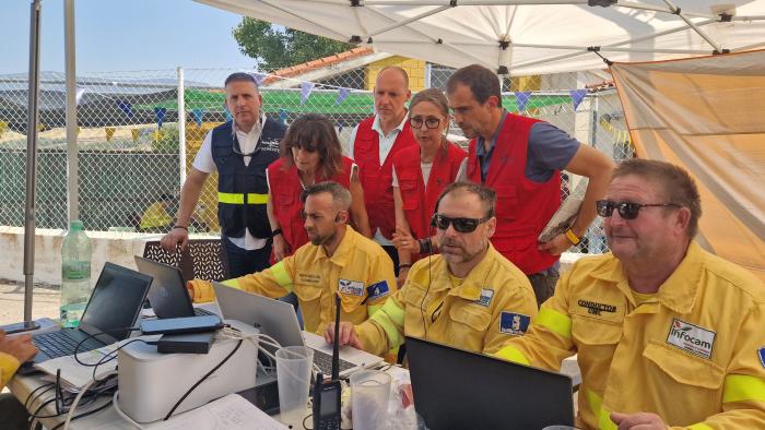 Intensa labor del Gobierno regional con el dispositivo INFOCAM para extinguir incendio en La Estrella, todavía en Nivel 2