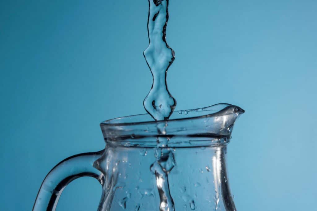 VOX alerta sobre la preocupante escasez y calidad del agua en la región