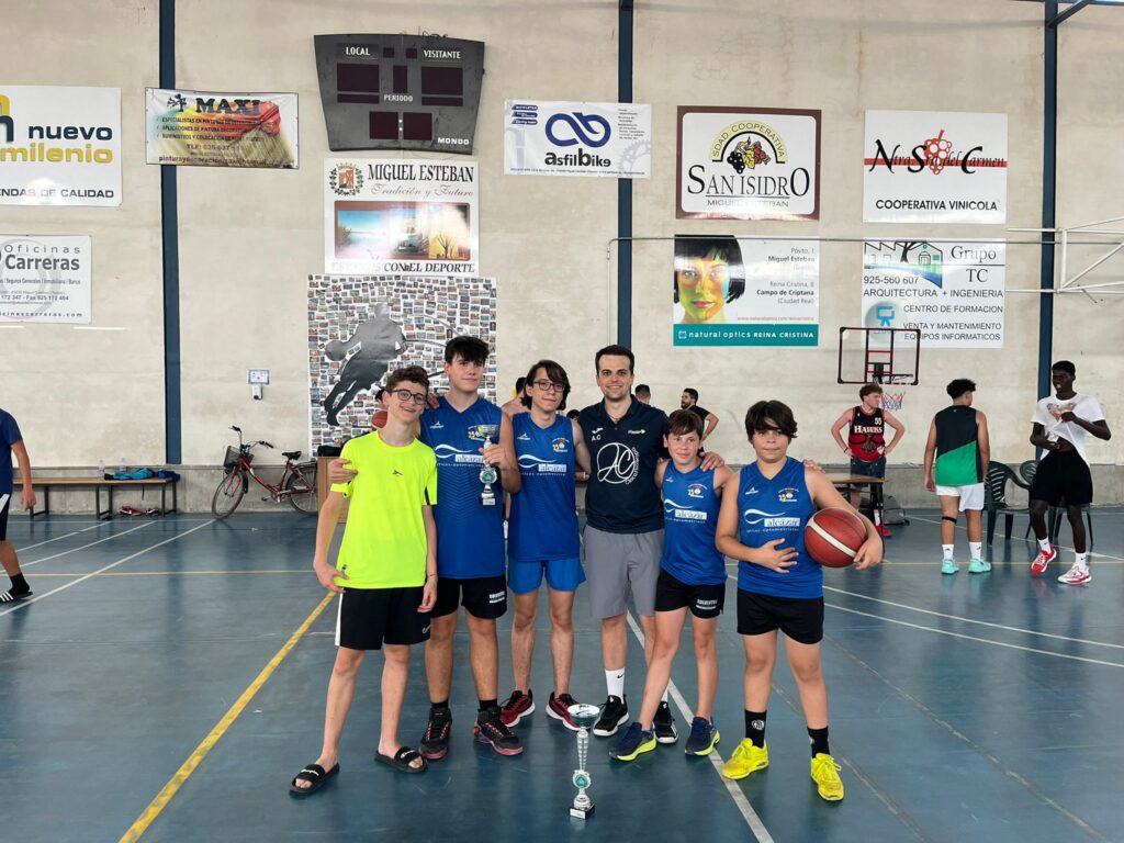 Alta participación en los torneos de verano de fútbol y baloncesto en Miguel Esteban