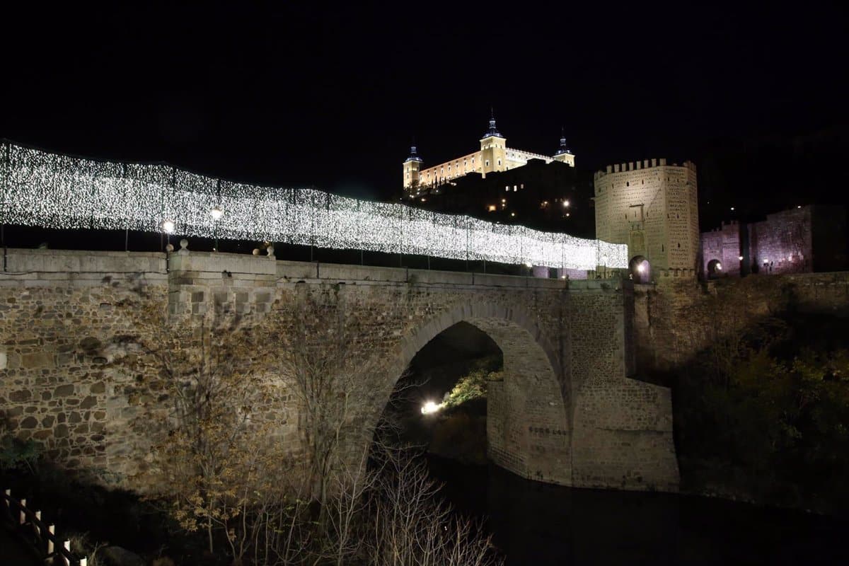 Concedida la iluminación navideña de Toledo por 659.000 euros para iluminar las festividades en la ciudad histórica.