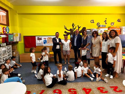 El gobierno regional resalta la trayectoria del colegio ‘Cristóbal Colón’ en sus 50 años de enseñanza en Talavera de la Reina.