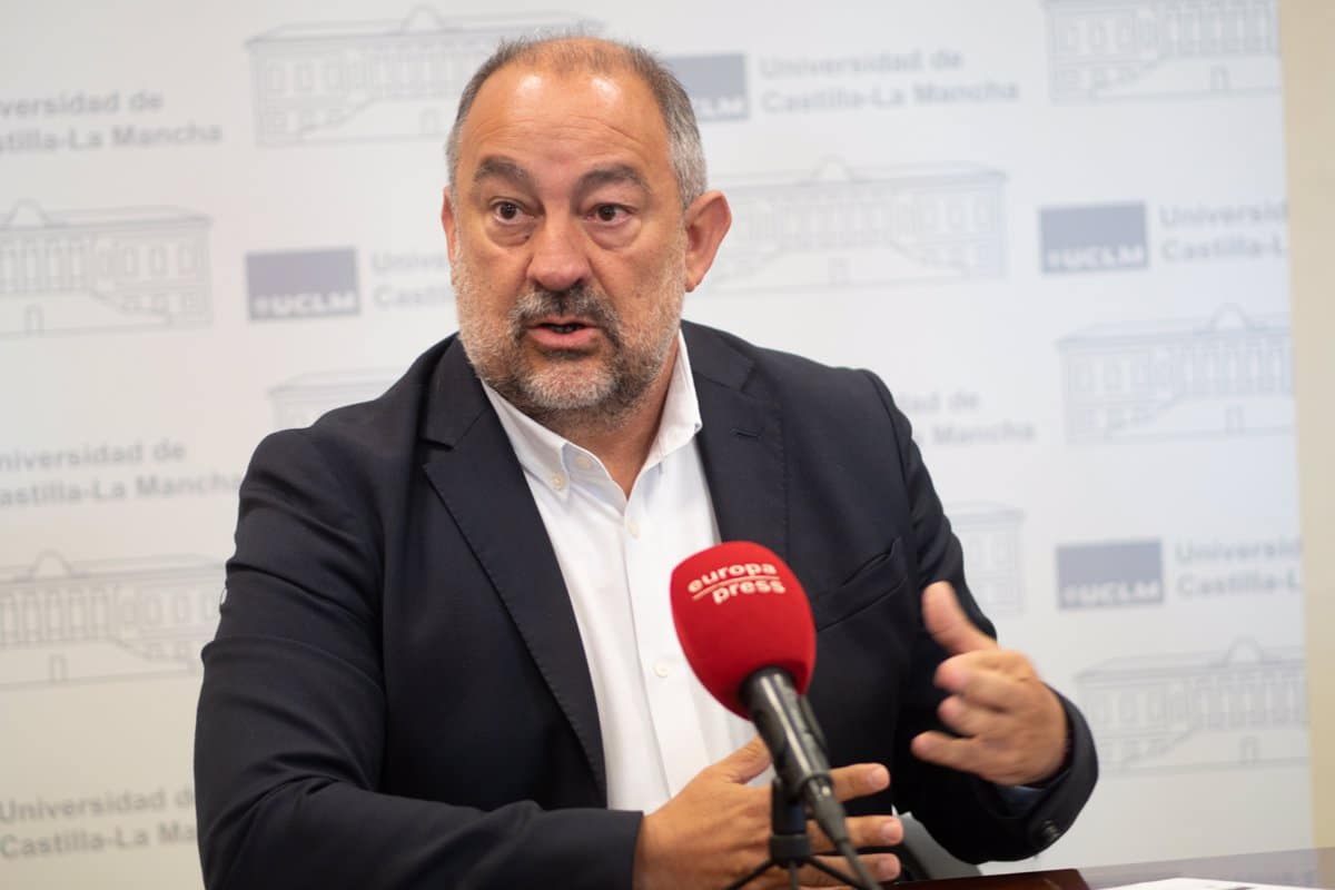El rector de la UCLM se compromete a colaborar «en todo lo que esté a su alcance» para la posible instalación de la Ciudad del Cine en Toledo.