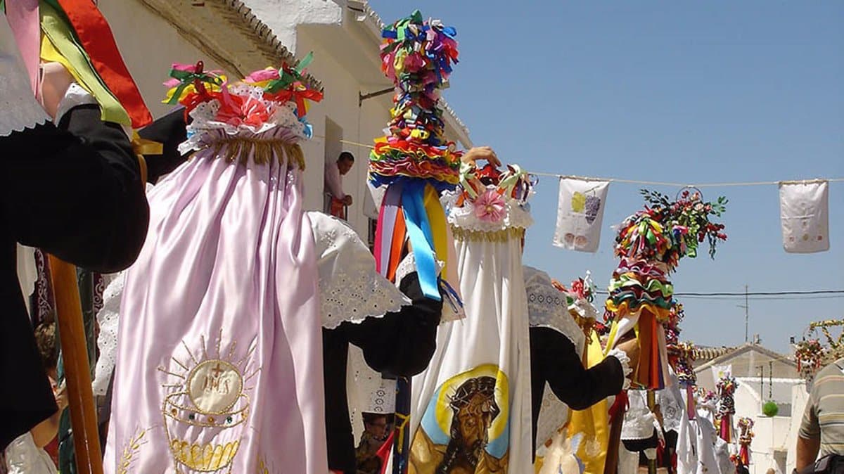 La UCLM toma parte en la primera jornada de análisis sobre patrimonio inmaterial en Camuñas, Castilla-La Mancha.