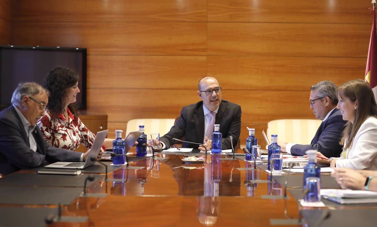 Las Cortes Prorrogan una Semana Más el Plazo para Presentar Enmiendas al Nuevo Estatuto de Autonomía