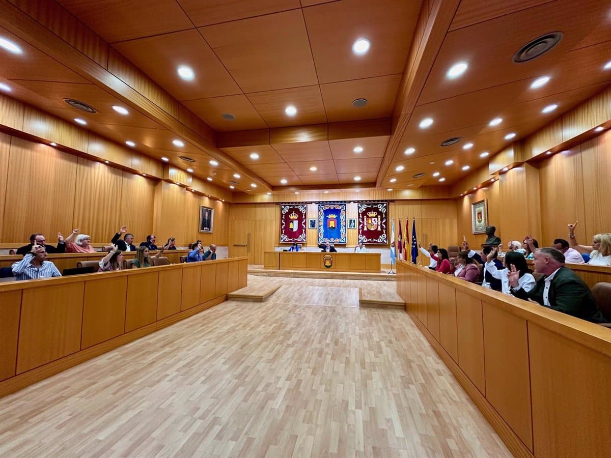 El Pleno de Talavera solicita por unanimidad un plan de climatización para colegios y respalda a la Junta para su implementación.