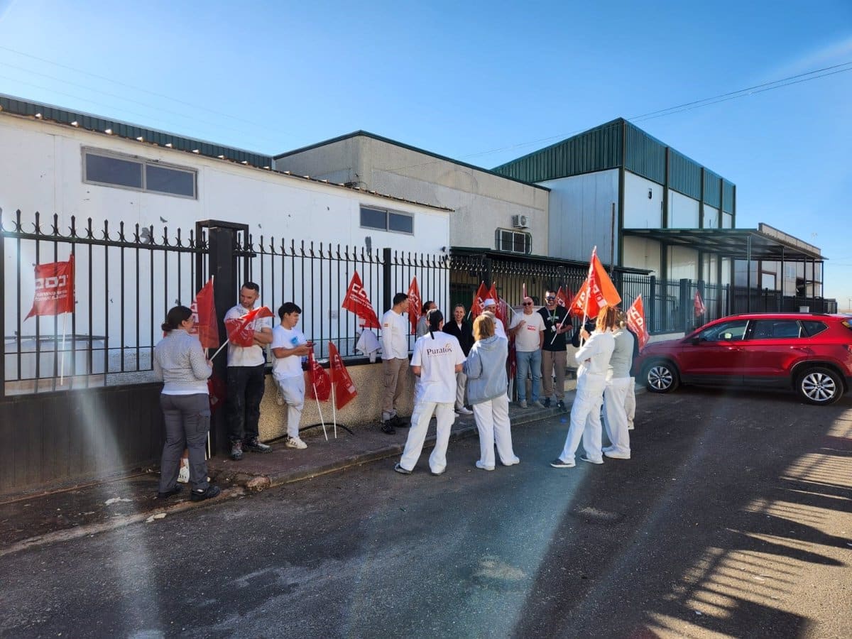 Todo el equipo de Pastelkey se une a la huelga parcial demandando el pago puntual de sus salarios y la garantía de sus derechos laborales.