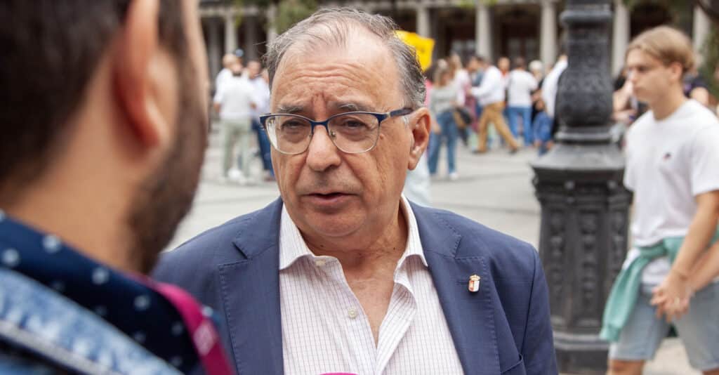 El PSOE de Castilla-La Mancha solicita al PP que respalde a Page en la protección de los intereses regionales contra los independentistas.