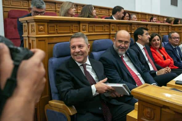 García-Page presenta un servicio de transporte adaptado a la demanda en la Serranía Baja de Cuenca.