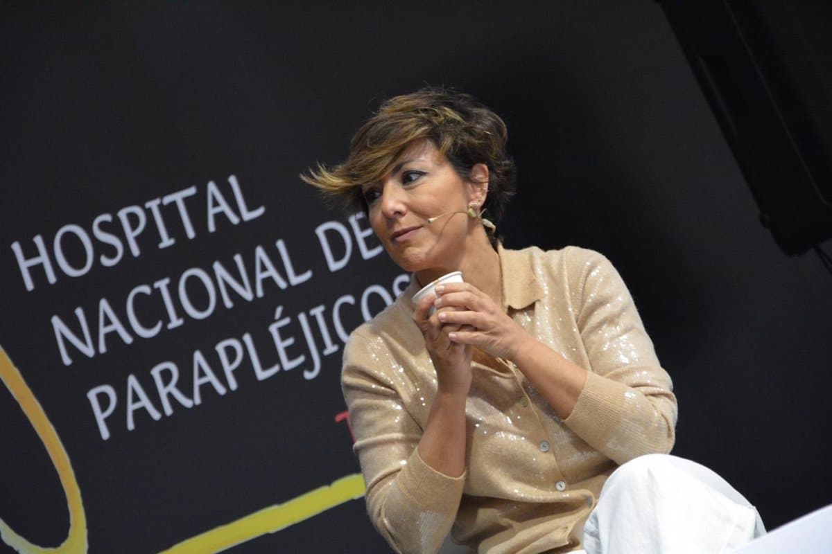 Sonsoles Ónega presenta ‘Las hijas de la criada’ en el Festival CiBRA, cosechando un gran éxito y desbordante emoción entre el público presente.