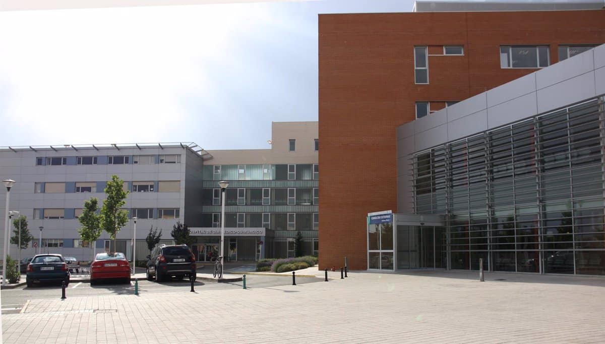 Trabajador ingresado en el hospital tras caer desde 5 metros de altura en El Toboso durante su turno laboral.