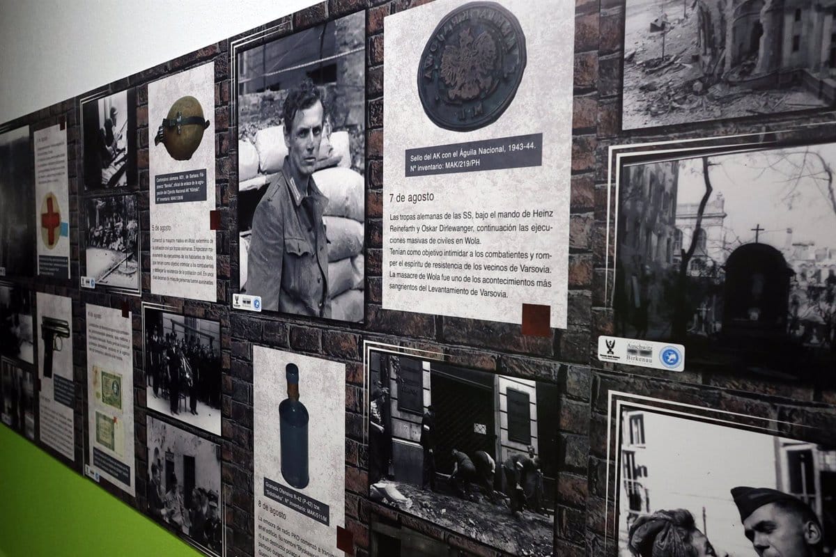 El IES María Pacheco de Toledo Inaugura una Exposición sobre el Levantamiento de Varsovia de 1944