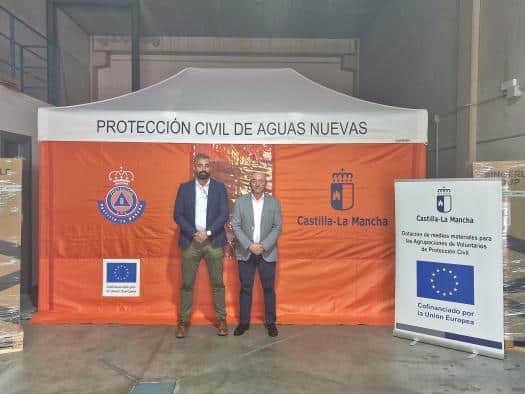 El gobierno regional entrega tiendas de campaña de primeros auxilios a ocho organizaciones de Protección Civil en Castilla-La Mancha.