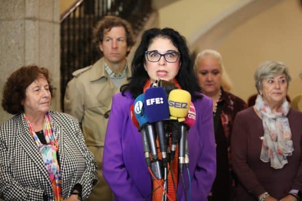 Illescas convoca a los ciudadanos de Toledo a participar en el acto institucional del 25 de noviembre en el Corral de Don Diego-Salón Rico.