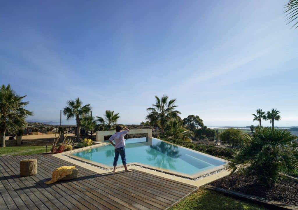 Pioneros en Creación y Estilo: Piscinas Lass desde Murcia al Mundo