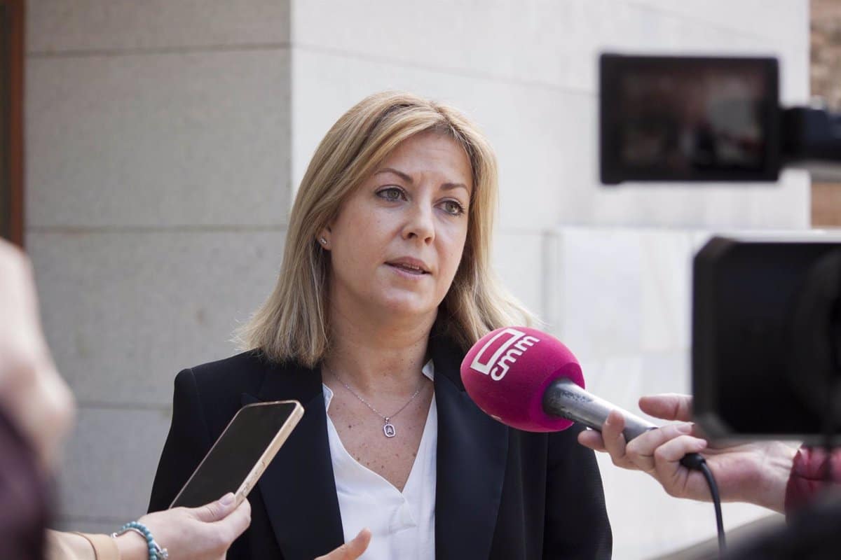 PSOE C-LM reprocha a Núñez por señalar a Mazón en sus críticas a Page, siendo el único en España en hacerlo.