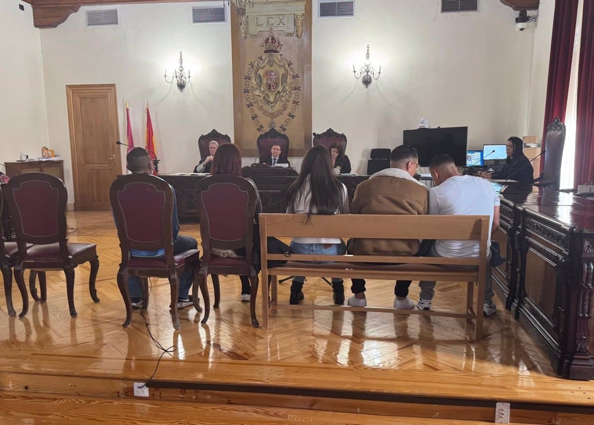 Uno de los imputados por intento de homicidio en Torrijos admite haber apuñalado a la víctima y exime de culpa a los otros tres involucrados.