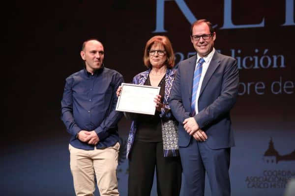 Velázquez destaca el papel y la aportación de las asociaciones vecinales en el desarrollo urbano.