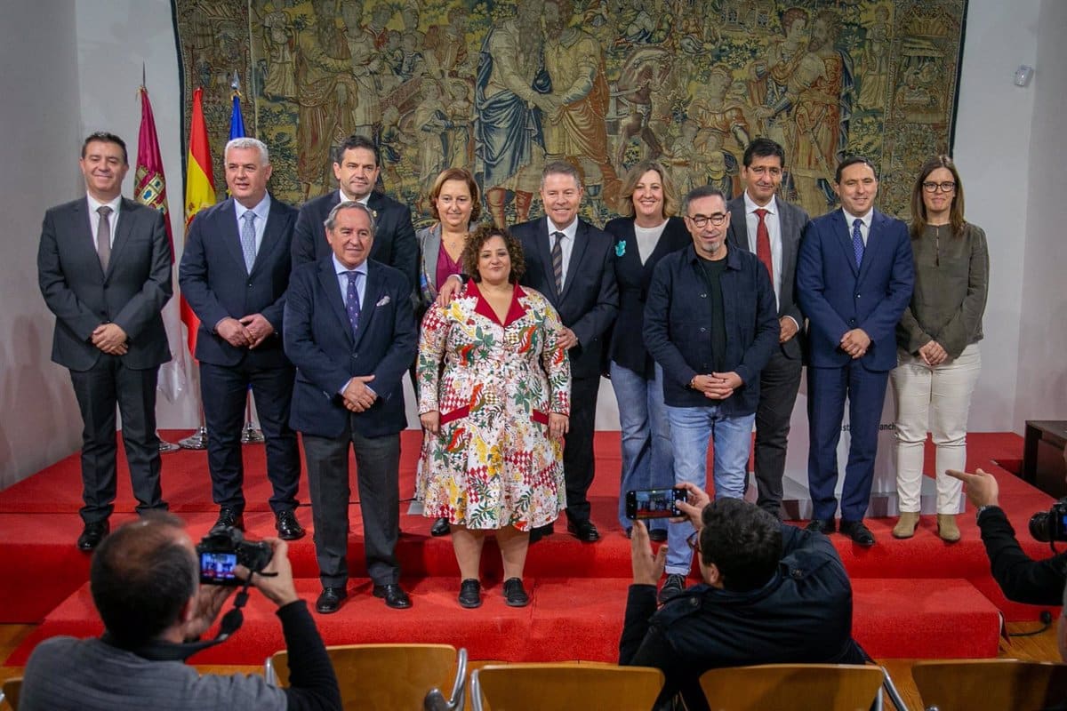 CLM y diputaciones acuerdan un plan de empleo para que 7,000 personas no queden «en la cuneta» y mejoren sus condiciones laborales.