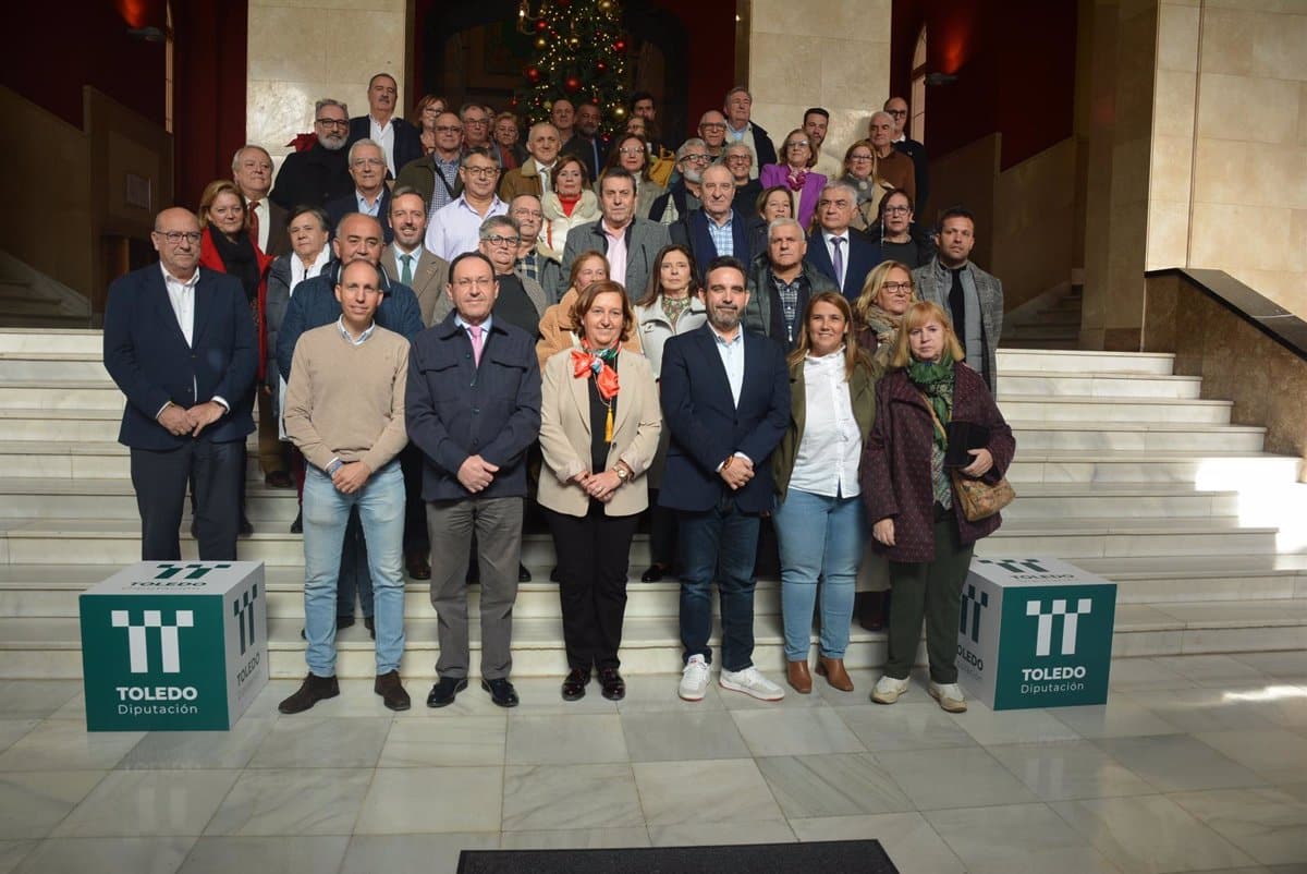 La Diputación de Toledo homenajea a 41 empleados públicos jubilados en un emotivo acto de reconocimiento entre 2023 y 2024.
