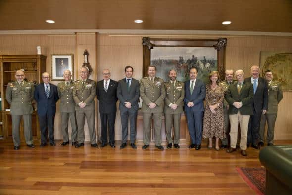 El gobierno regional reconoce la labor del Real Patronato del Museo del Ejército en la conservación y difusión de la historia.