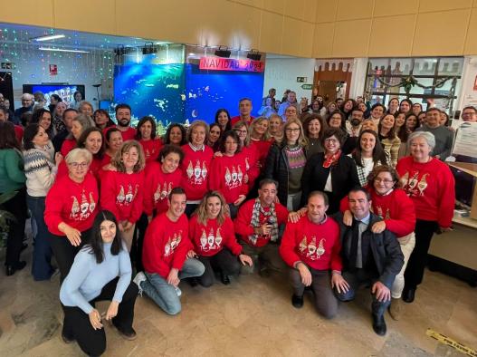 La delegación provincial de Educación exhibe su belén navideño con figuras toledanas y escenas innovadoras.