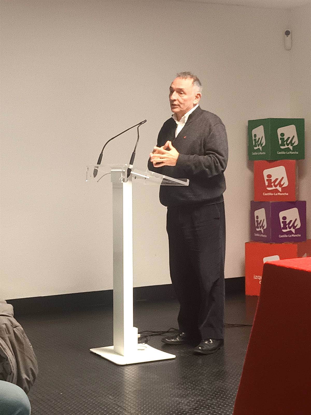 Santiago reinaugura la oficina de IU en Santa Bárbara y convoca a la movilización social en defensa de los derechos ciudadanos.