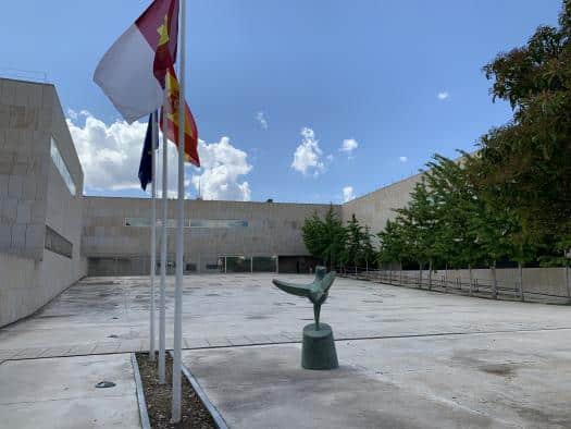 Castilla-La Mancha logra una disminución del 2% en el abandono educativo temprano, destacándose como la segunda comunidad autónoma con mayor reducción.