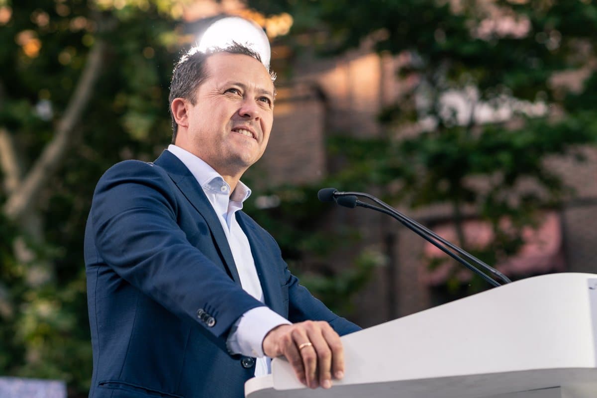 El alcalde de Toledo apoya a la Guardia Civil en el evento de San Ildefonso, tras anunciar un desalojo inminente.