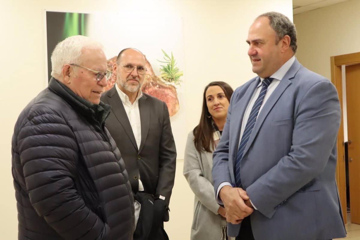 El sector cárnico en Castilla-La Mancha genera 10,000 empleos y se posiciona como un motor económico y de desarrollo regional, según la Junta.