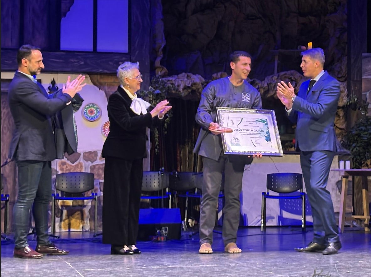 Jesús Rivilla Recibe el Reconocido Premio Chambra en la Edición 2024 del Festival de la Asociación Folclórica Fuente Agria