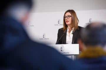 Renovación y mejora del campo de fútbol Carlos III en Toledo: Un esfuerzo colaborativo entre García-Page y el Ayuntamiento.