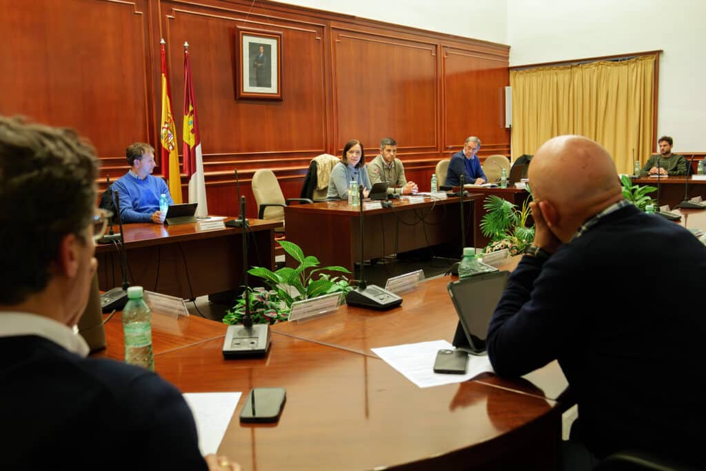 Comsermancha lleva a cabo su Pleno Ordinario con logros en la disminución de la deuda y la gestión de residuos.