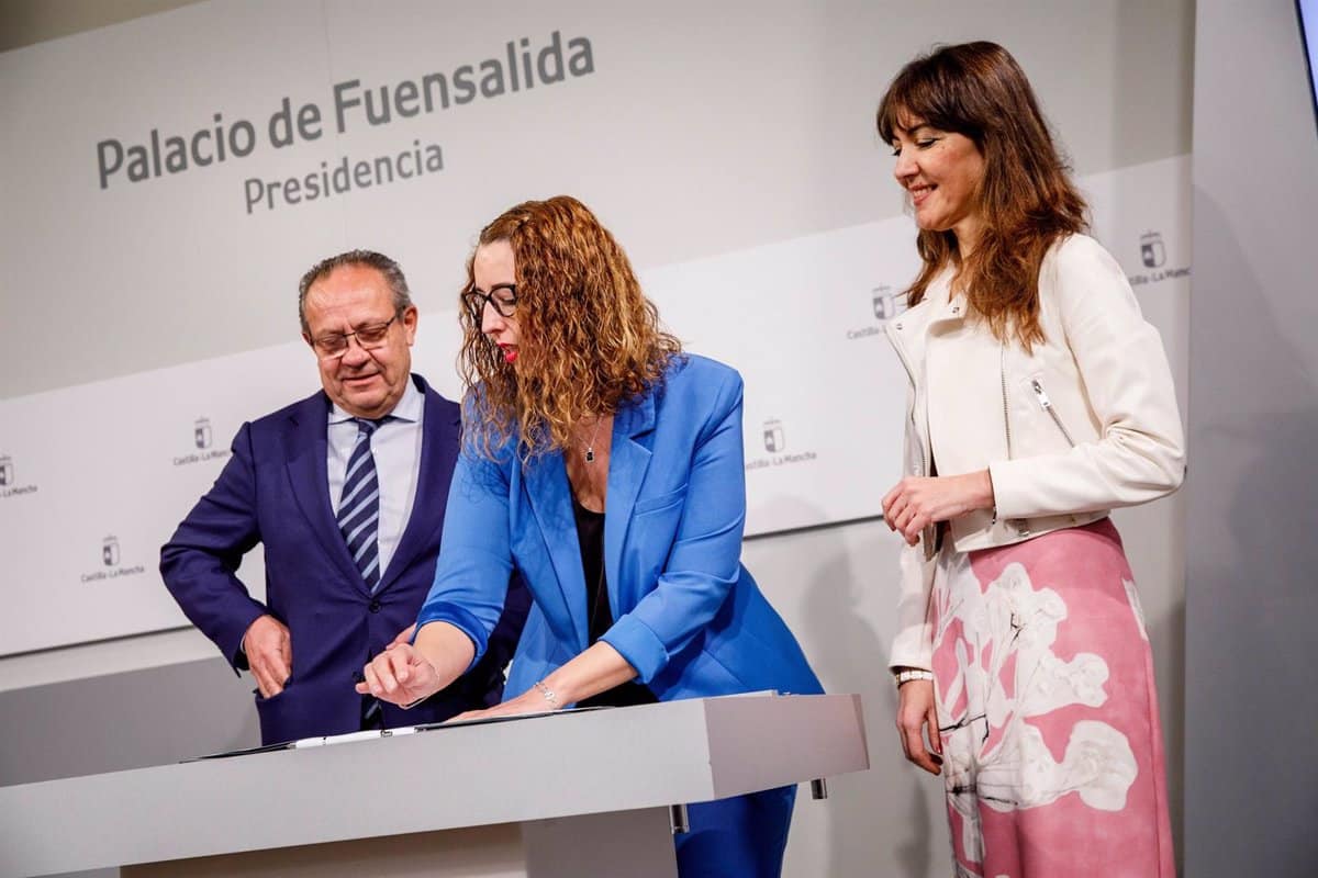 C-LM y la Asociación de Mujeres en la Administración Pública Suscriben un Acuerdo para Fomentar la Igualdad de Oportunidades