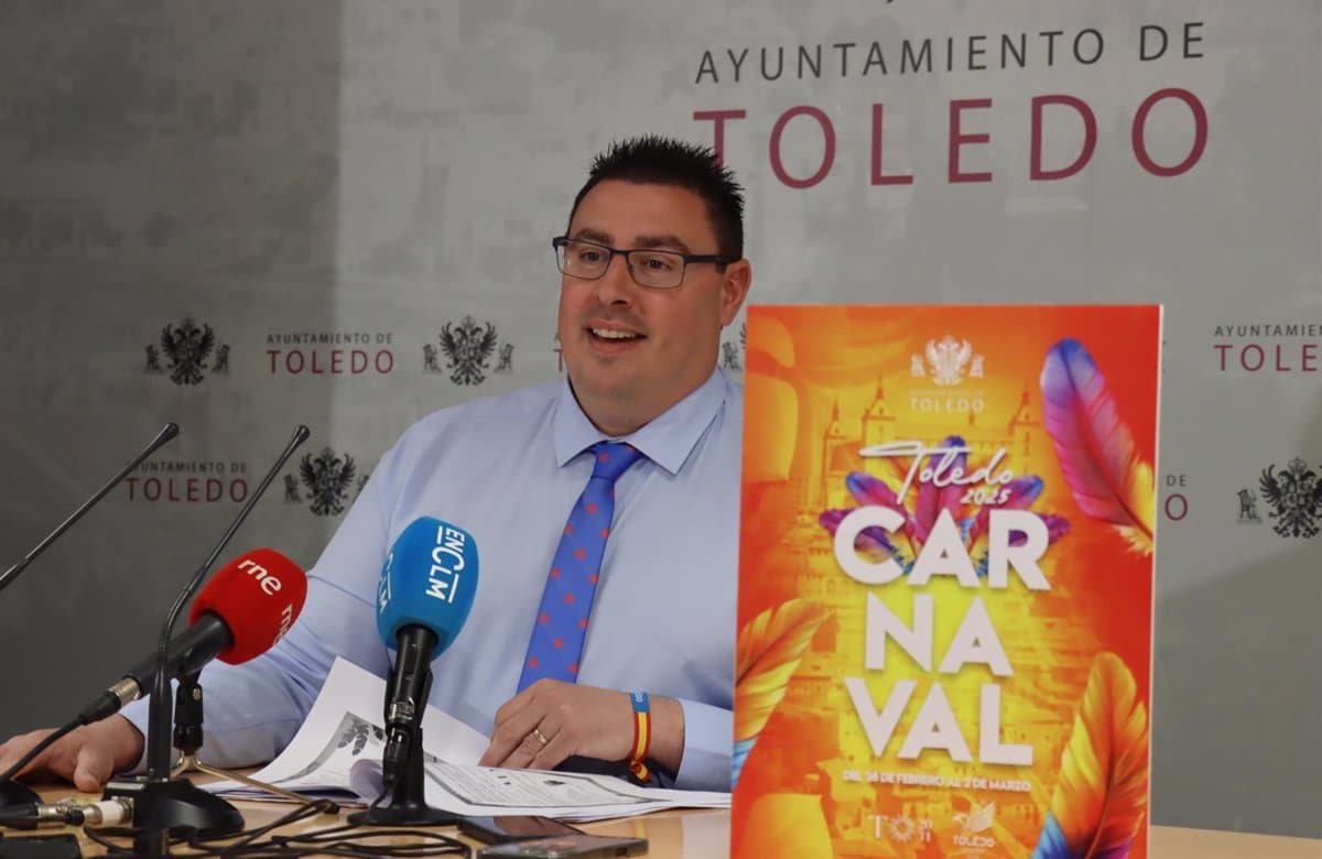 Cerca de 30 comparsas participan este sábado en el vibrante concurso del Carnaval de Toledo, repleto de color y alegría.