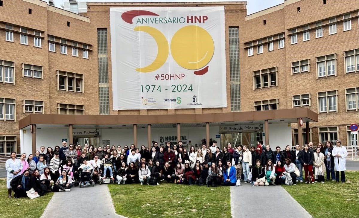 Casi un centenar de estudiantes participa en una jornada sobre prevención y cuidados de lesiones medulares en el HNP.