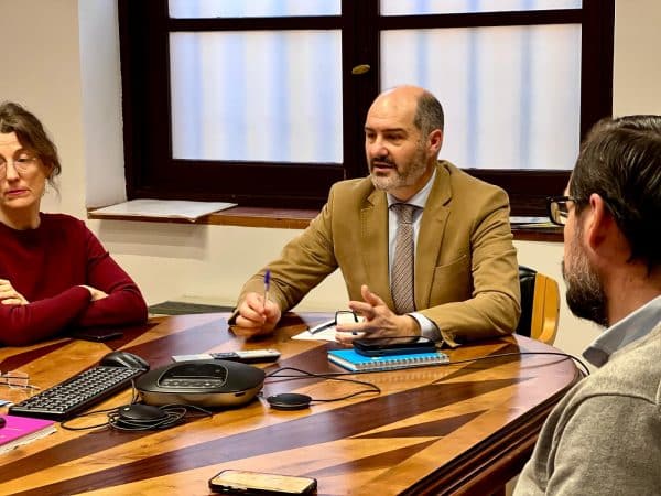 El Ayuntamiento de Toledo asumirá el control directo del turismo para mejorar el servicio y acelerar la gestión de la ciudad.