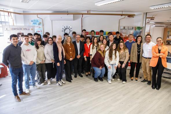 El Gobierno regional impulsa la formación en ciberseguridad y alfabetización mediática en las aulas con 140 talleres previstos hasta 2026.