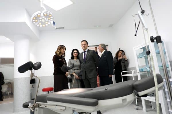 El alcalde anuncia progresos en la agilización de la tramitación de expedientes para la apertura de nuevos negocios.