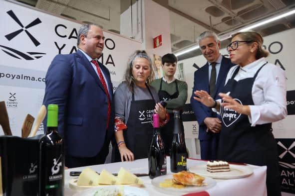 El gobierno regional impulsa alimentos de calidad en Alcampo con una nueva campaña de promoción y actividades.