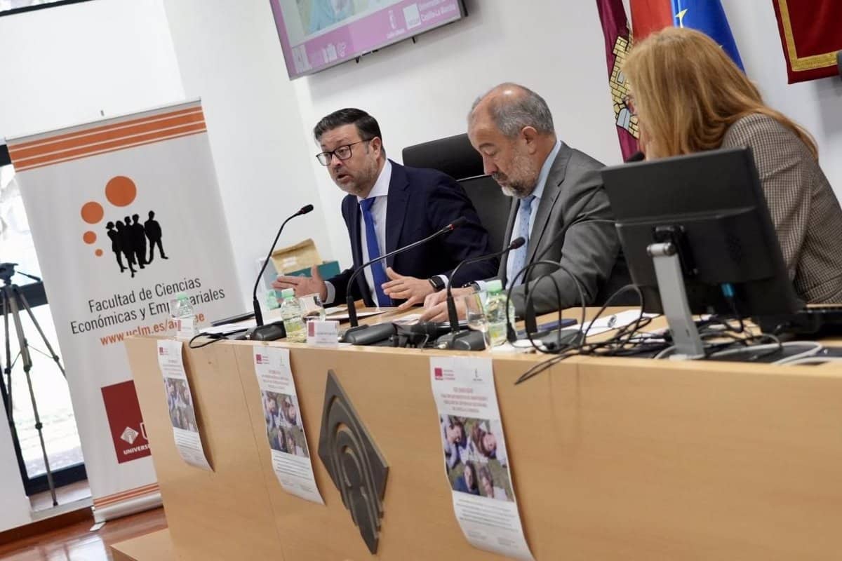 El profesorado de C-LM se forma para guiar a los estudiantes en la nueva Prueba de Acceso a la Universidad.