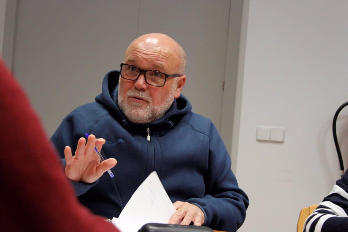 IU Toledo cuestiona la efectividad de la tasa de autobuses turísticos y alerta sobre una posible crisis presupuestaria en la ciudad.