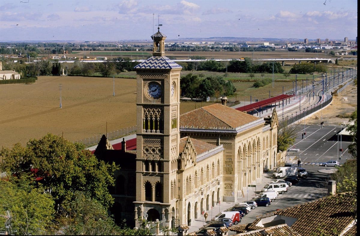 La OCU respalda la estación de Toledo para el AVE a Extremadura y pide un consenso entre administraciones para su impulso.