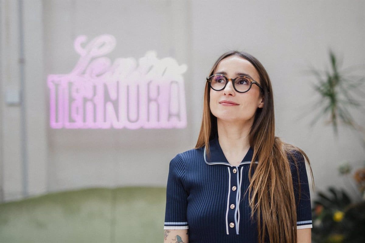 Zahara demanda una mayor representación femenina en festivales y reprocha a los hombres su indiferencia hacia la invisibilidad de las mujeres en la música.