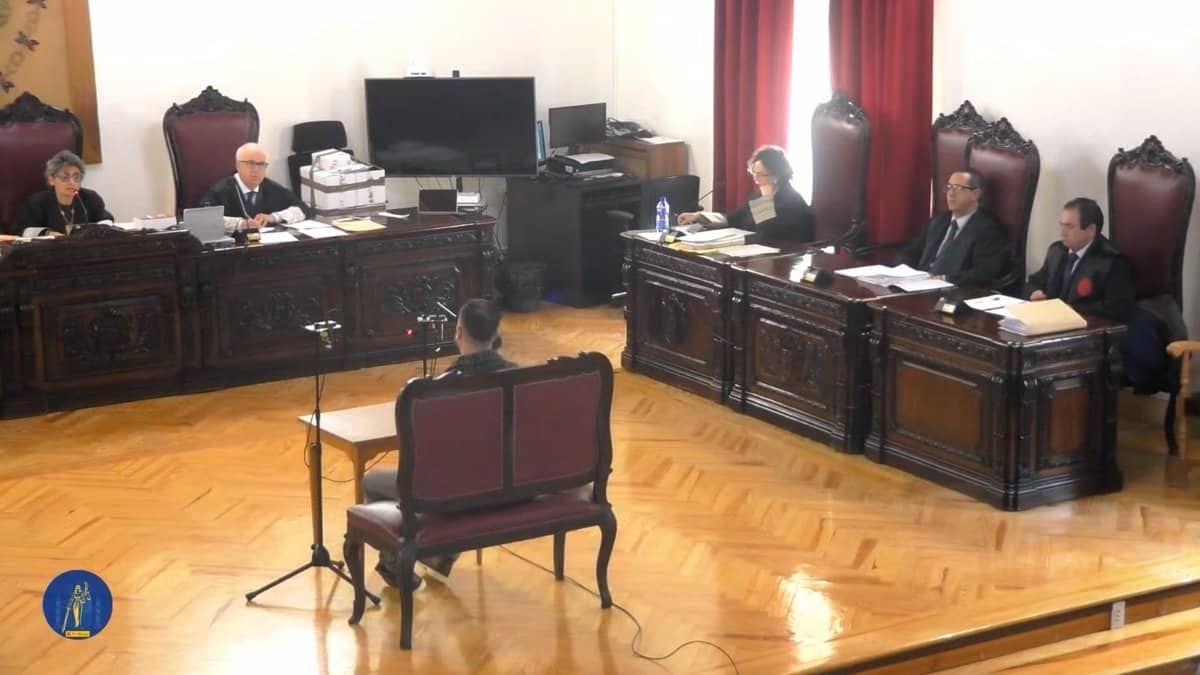 Acusado de asesinar a un joven en Toledo se niega a declarar y su defensa pide la absolución completa del caso.