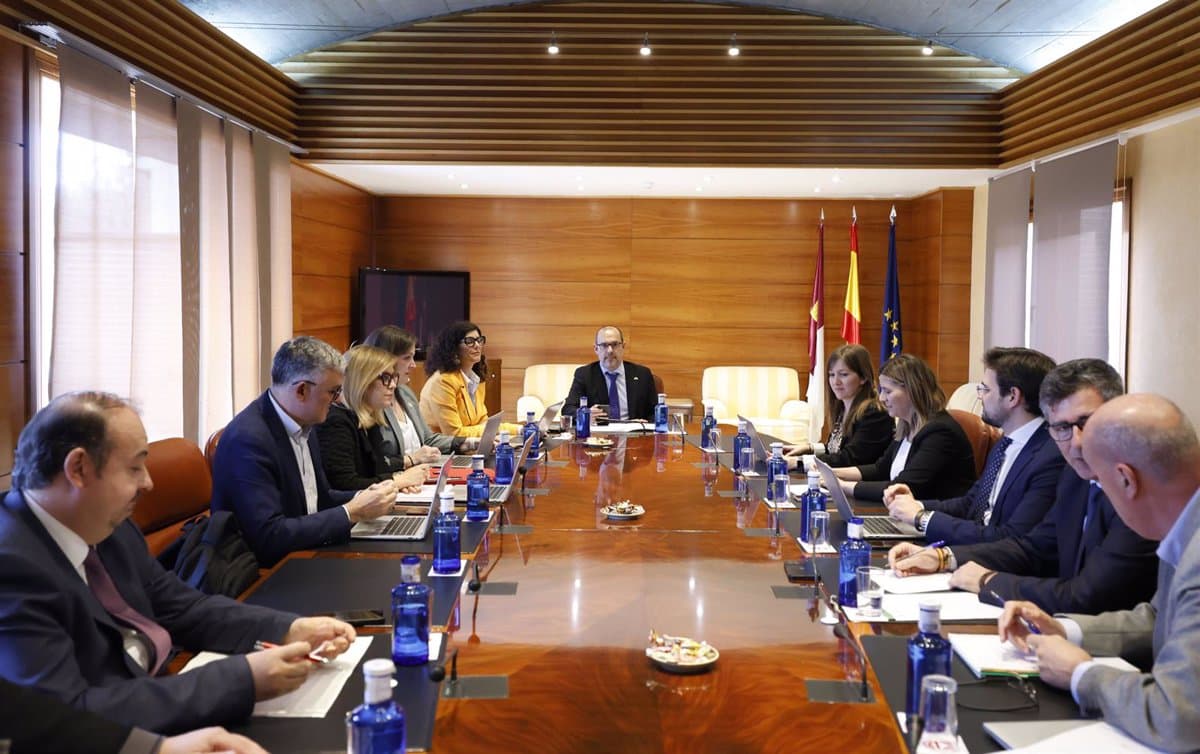 Cortes de Castilla-La Mancha Discutirán Este Jueves Sobre Limpieza de Cauces, Vivienda, Aranceles Agrarios y Gestión de Museos