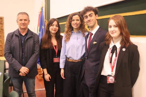 Estimular el interés de los jóvenes en la geopolítica mundial.