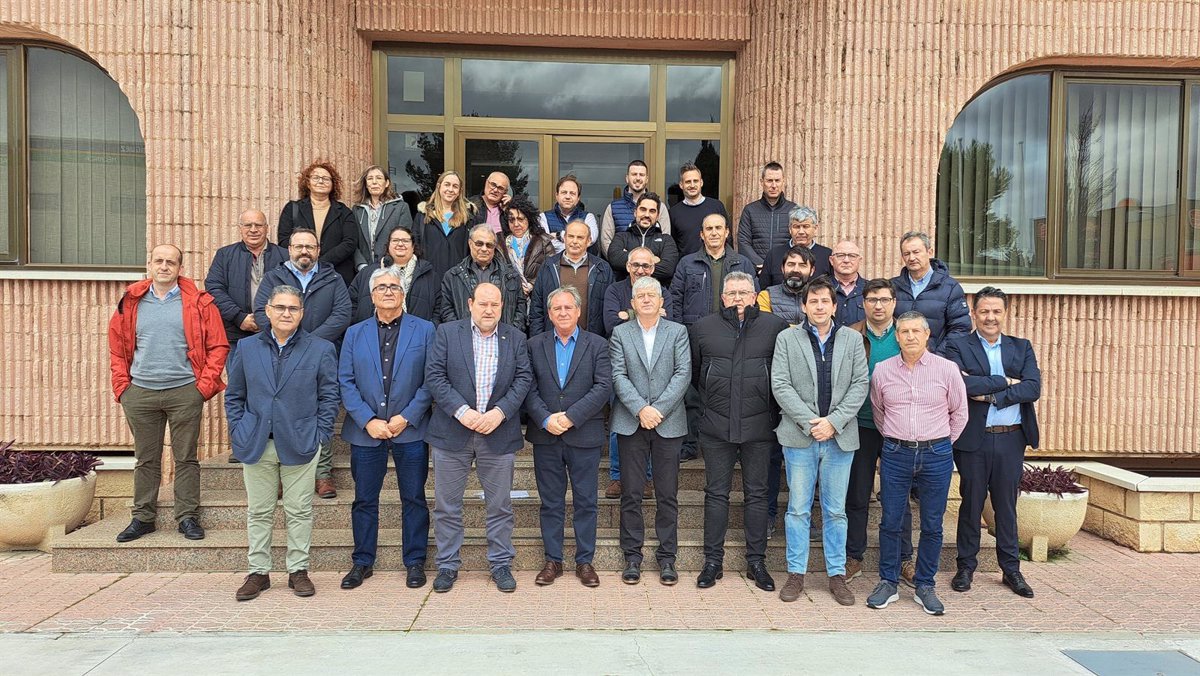 La Federación de Instaladores Electricistas y de Telecomunicaciones de C-LM reelege a Javier Chacón como presidente para el próximo mandato.