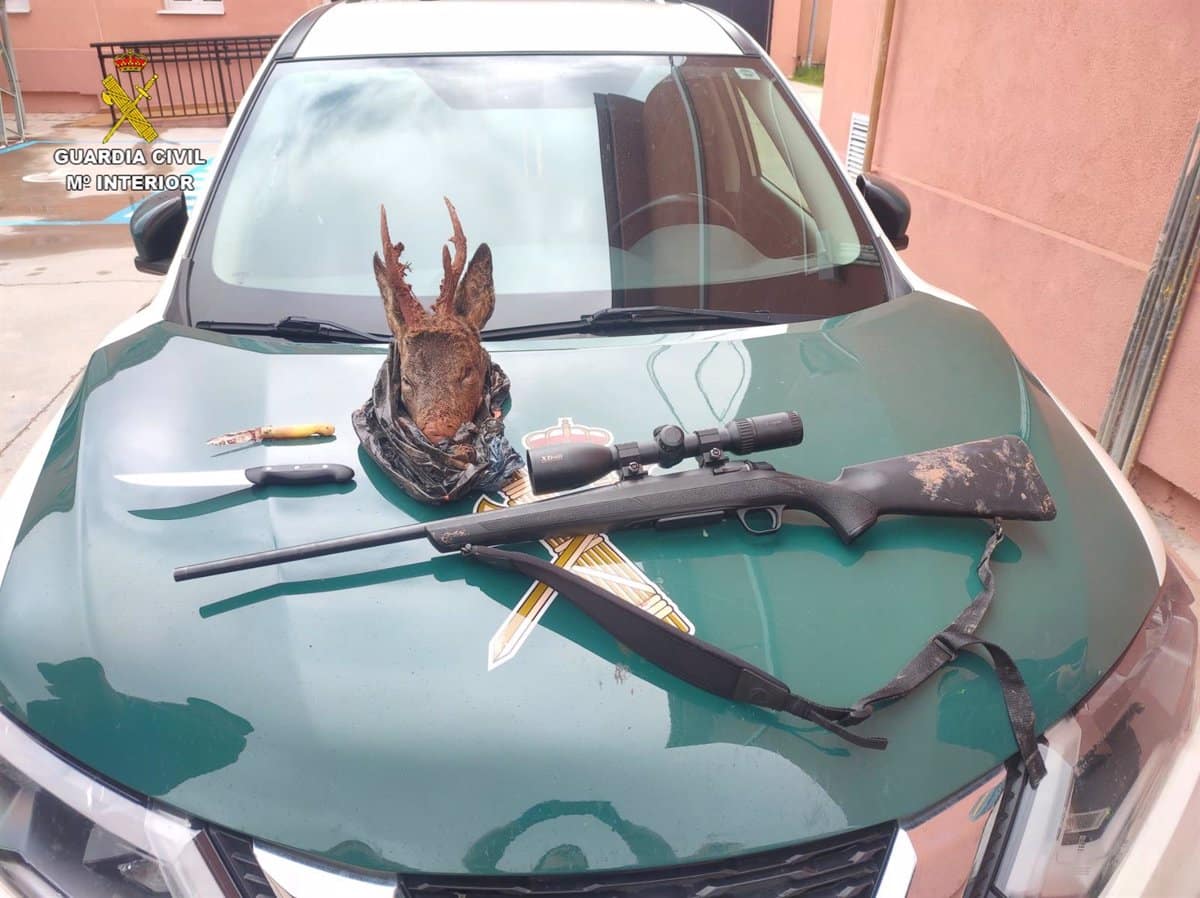 La Guardia Civil Arresta a Dos Personas en Canales de Molina por Caza Ilegal.