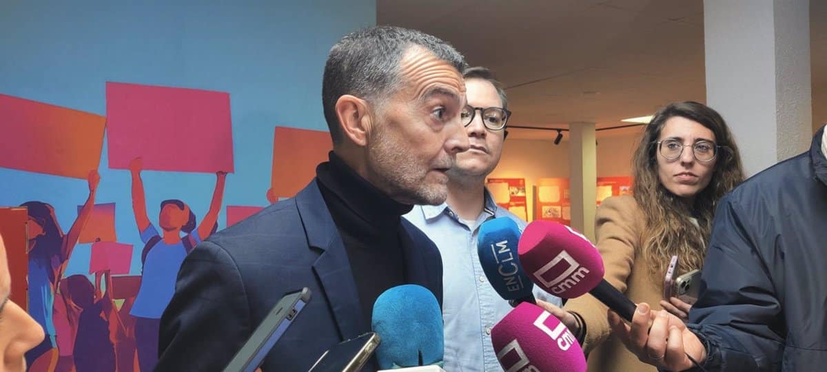 Maíllo (IU) señala: «El rearme solo provoca una espiral de guerra y lleva a una solución negativa»