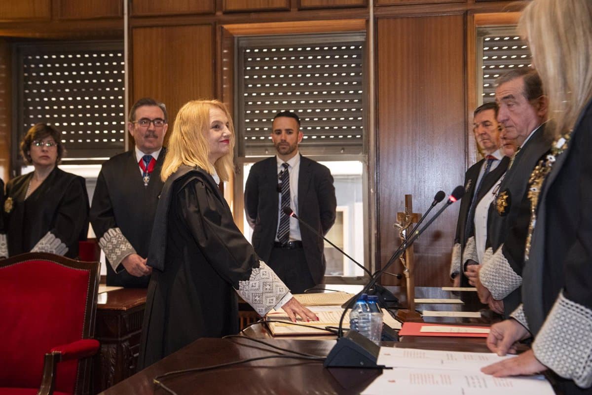 María Pilar Astray toma las riendas de la presidencia del Tribunal Superior de Justicia de Castilla-La Mancha: un acontecimiento histórico para la región.